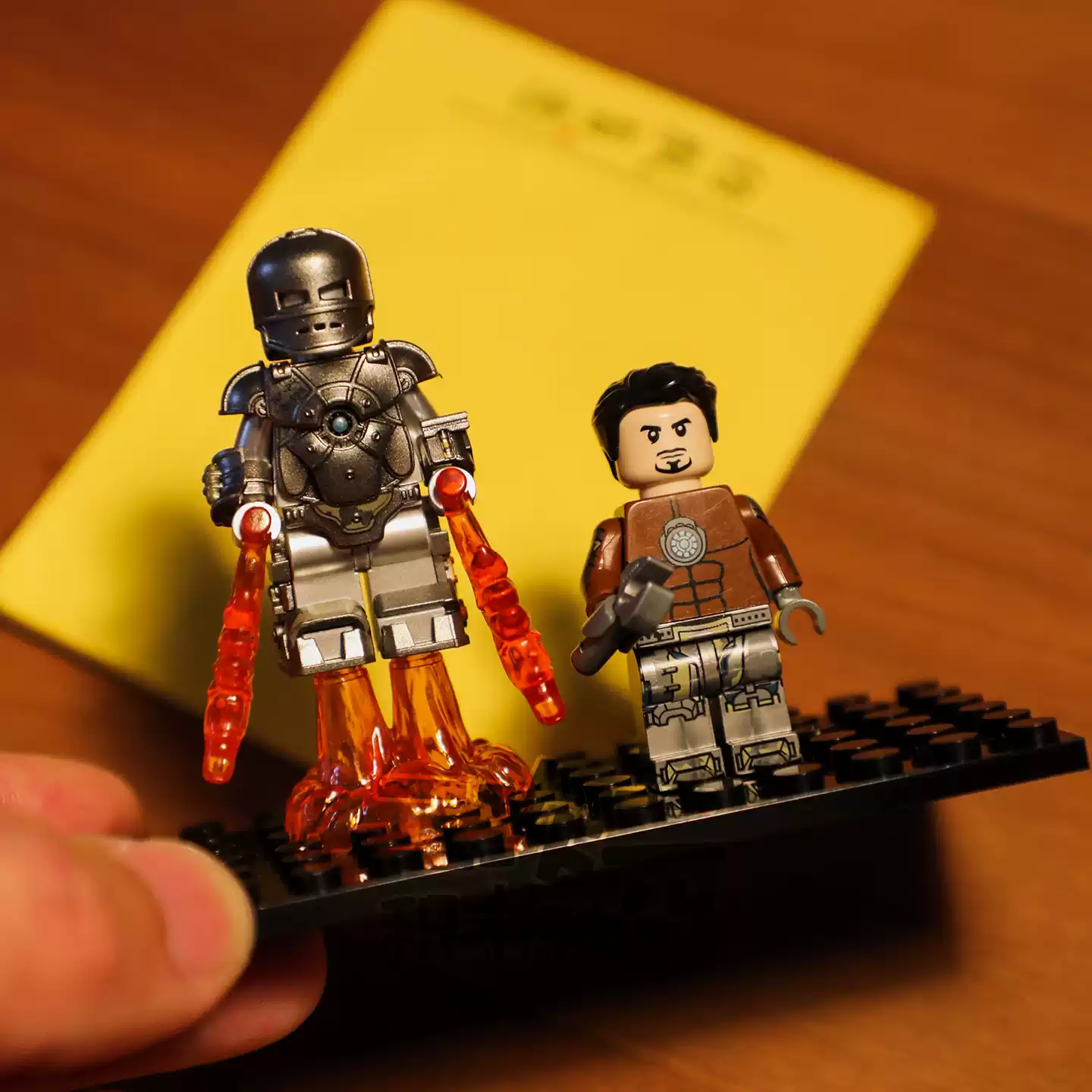 Mark I Armor & Tony Stark Hero Minifigure Set with Display Case, Third-Party Building Block Collectible